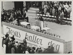 Jordal med Jon Olaf Larssen på talestolen