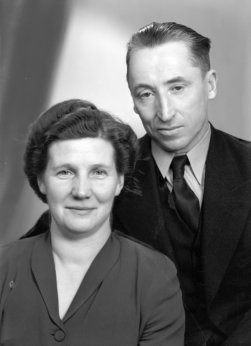 Sven och Hilma Ekström, Gröna Porten, Ockelbo. 12 februari 1946.