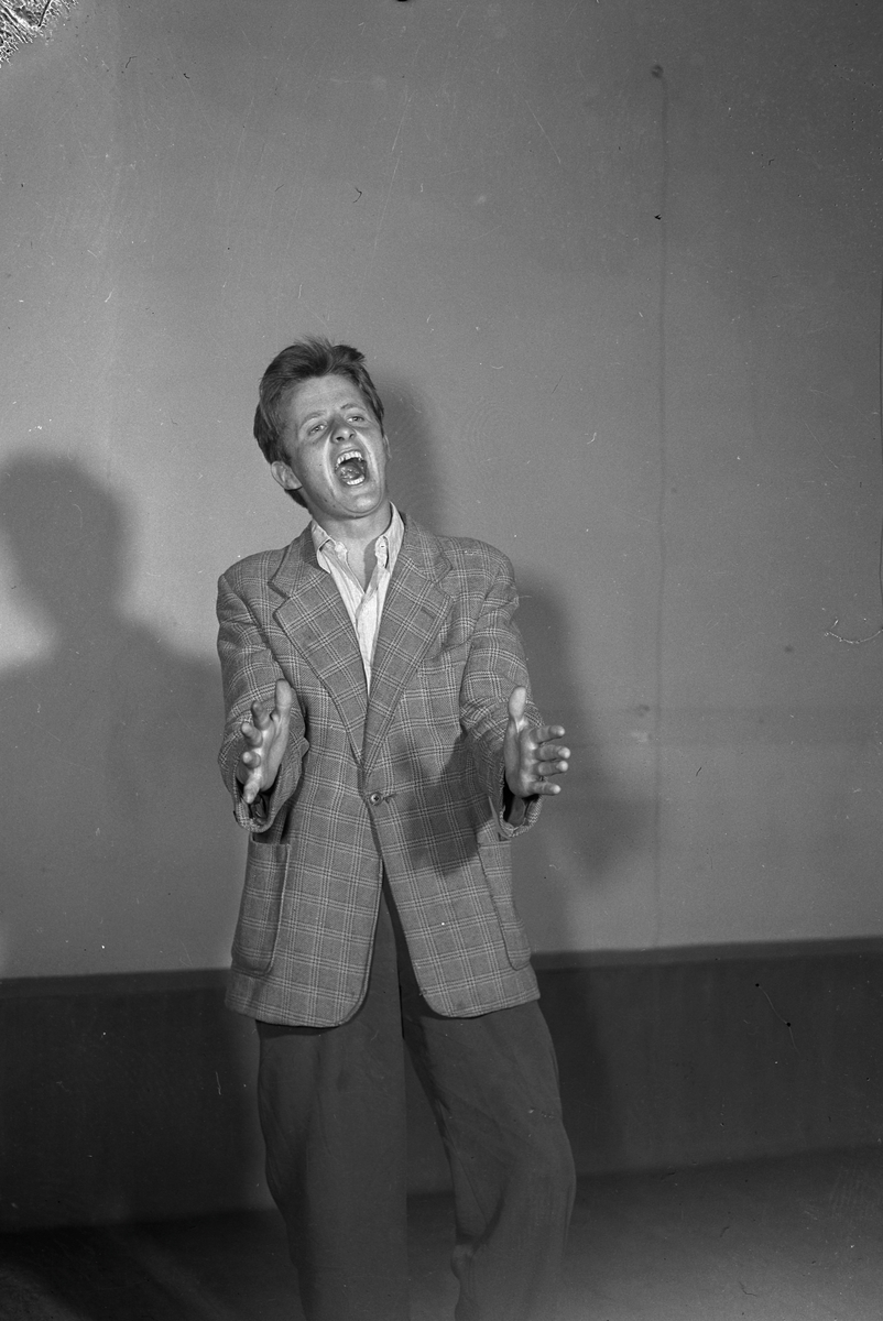 AUFs teatergruppe i Folkets Hus