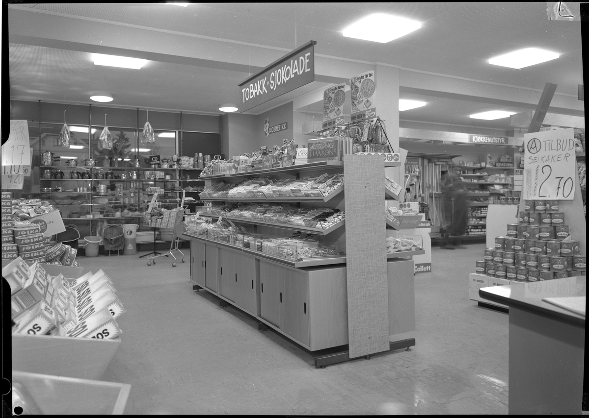 Asbjørn Olaussens forretning, Polaris Innredning, reklame