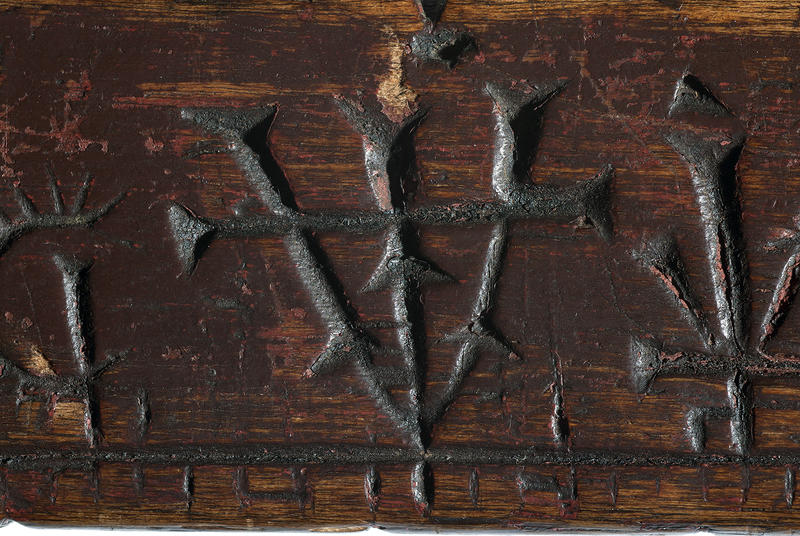 Primstavmerke for Sankthans er et kors eller et timeglass skåret i tre.