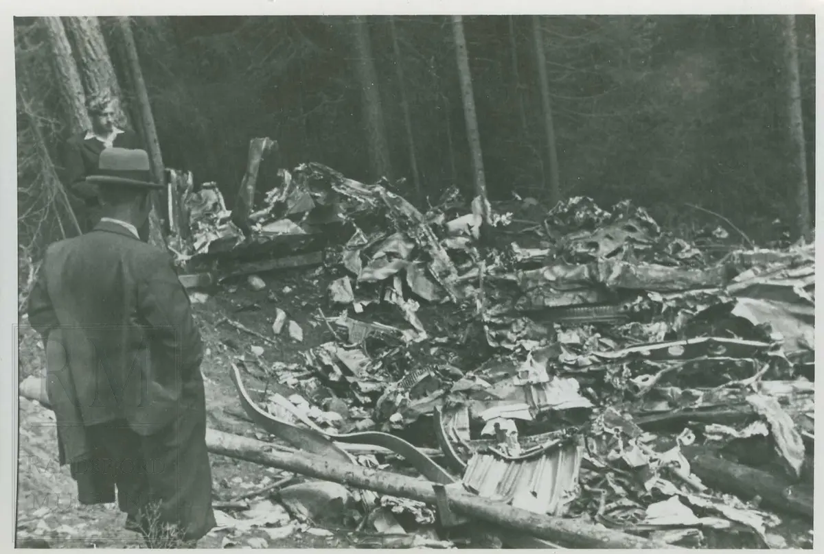 Rester etter flyulykken i Onsberget 16.02.1945 da et tysk fly styrtet.