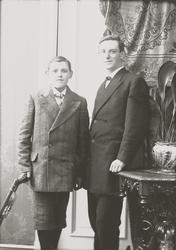 Gruppeportrett, bestillers navn er Karl Onstad.