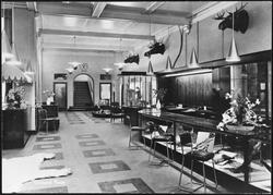 Pels-Backer, furrier. Ground floor.