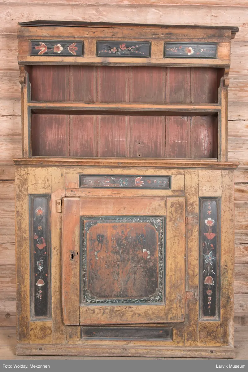 blomster på sort bunn