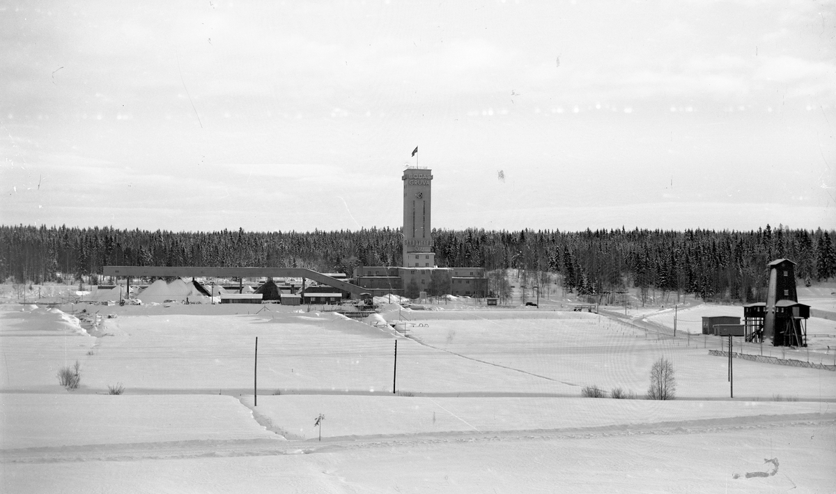 Bodås gruva byggd 1945. Kulcinterverket till vänster byggdes 1950-51