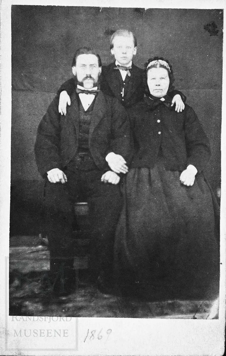 Hans Christian Hansen, H. C. Hansen med foreldrene garver Andreas Hansen Sandbakke og Cesilie Hansdatter Walby.
