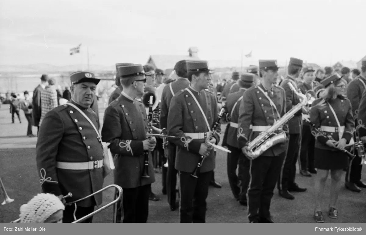 17.mai i Vadsø 1979. Fotografert av Ole Zahl Mölö. Musikkorpset i Vadsø.