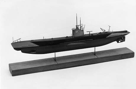 Modell av ubåten U1 (
(Systerfartyg: U 2 - U 9)