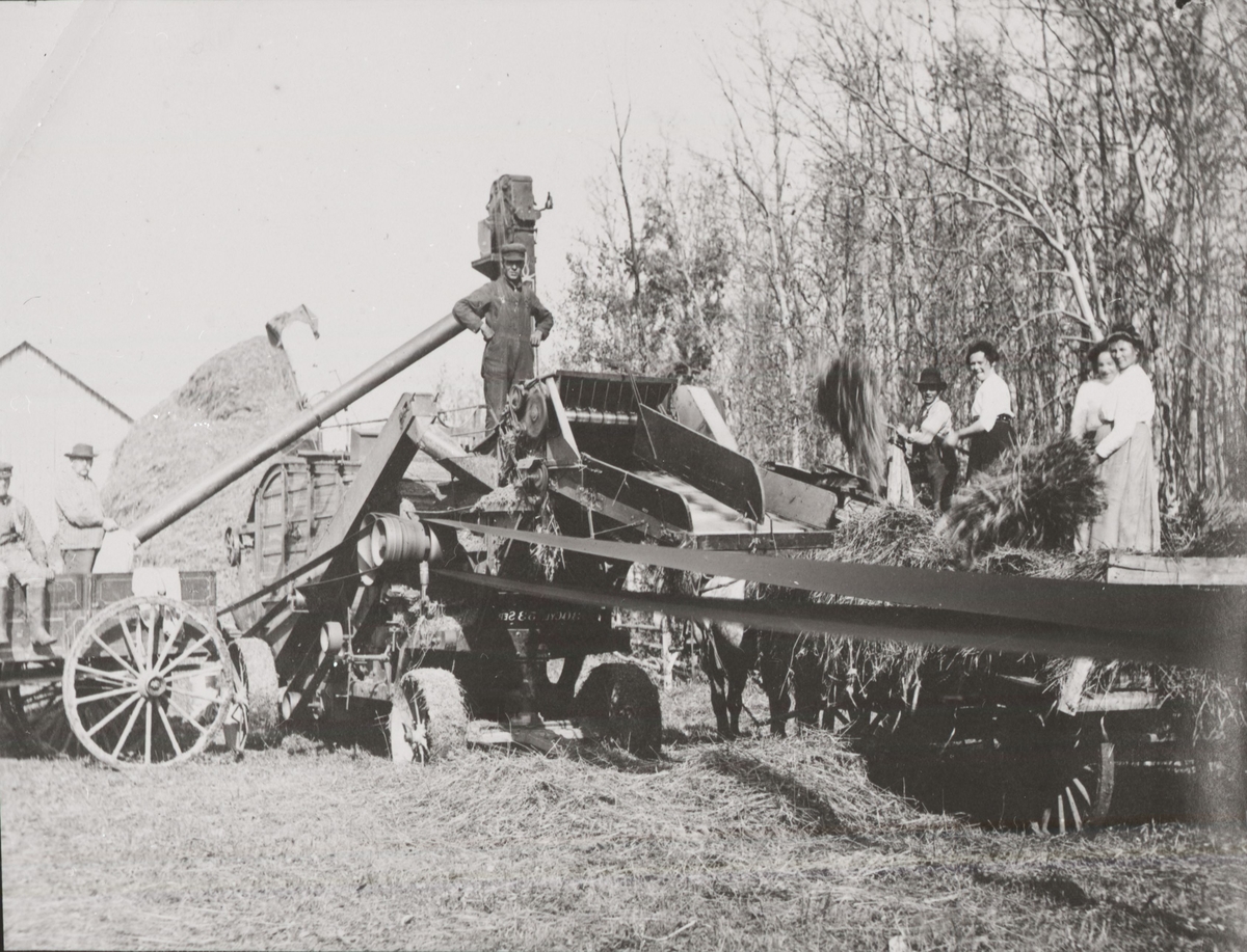 Treskeverk fra en farm i Canada. 1927-32.