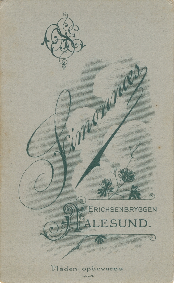 Portrettfotografi av Peder Madson Kvien, eller Kvie-Pe som han vart kalla av folk på Vartdal.