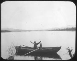 "N. 584 a). Fiskefangst. Majavand. G25." står det på glasspl