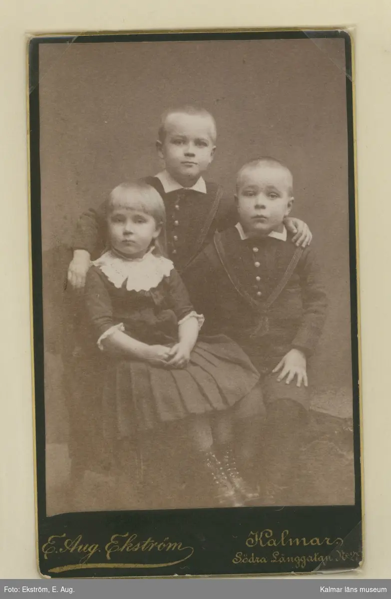 Porträtt av postmästare Lindquists barn.