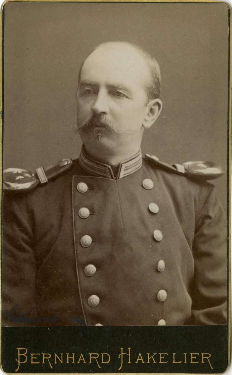 Porträtt av okänd officer vid Västmanlands regemente I 18.