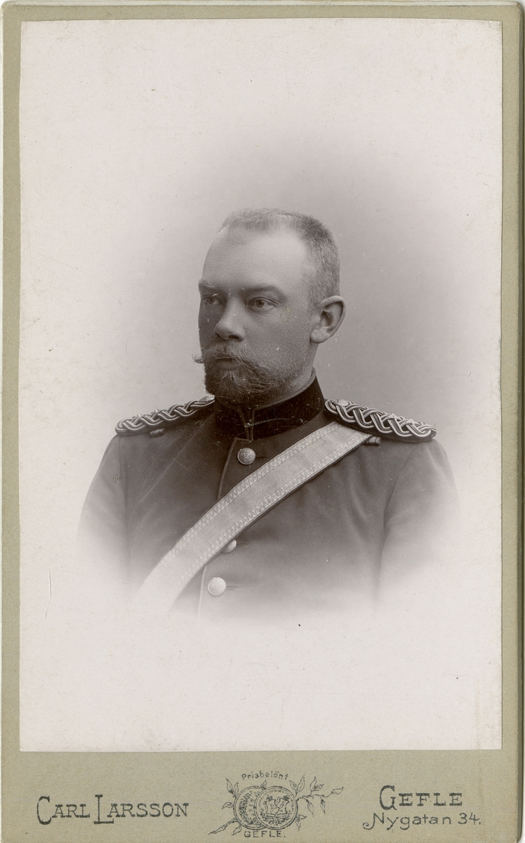 Porträtt av Gösta Fineman, läkare vid Fältläkarkåren.