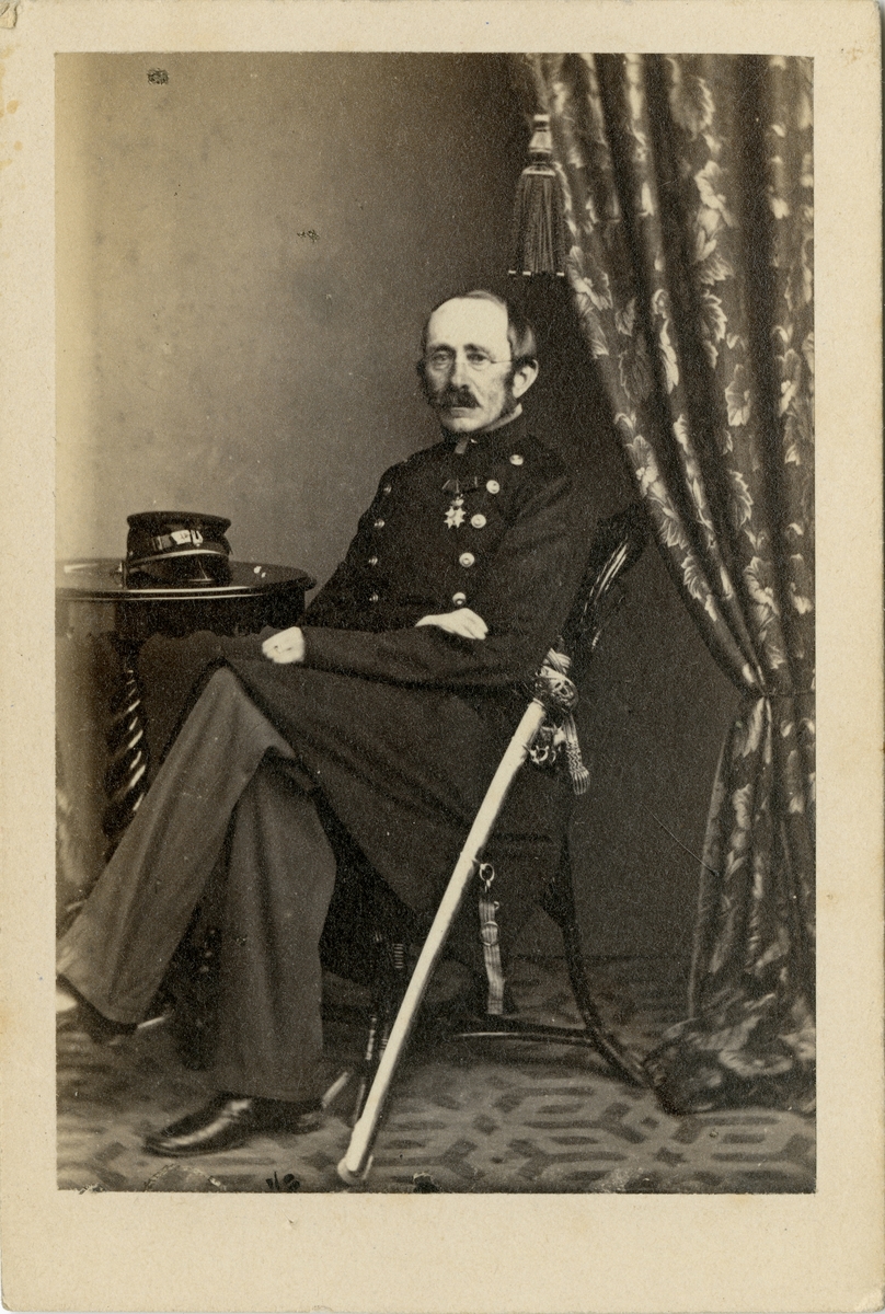 Porträtt av okänd officer vid Kronobergs regemente I 11.