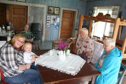 Basar Holøien skole. Jenny Moen Sønmør, Aina Bakken.