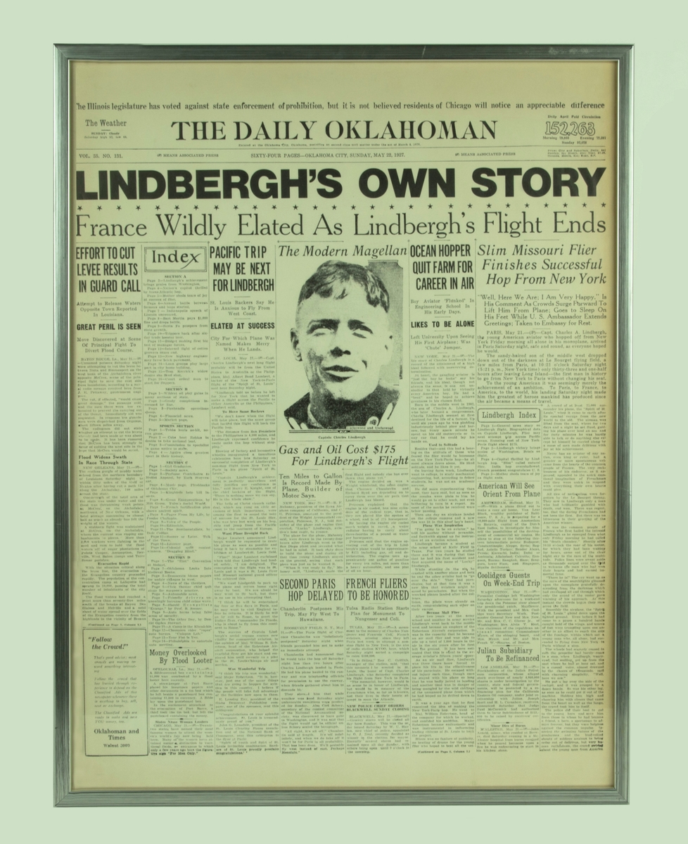 Tavla med inglasat tidningsurklipp ur tidskriften The Daily Oklahoman benämt "C. Lindberghs own story".