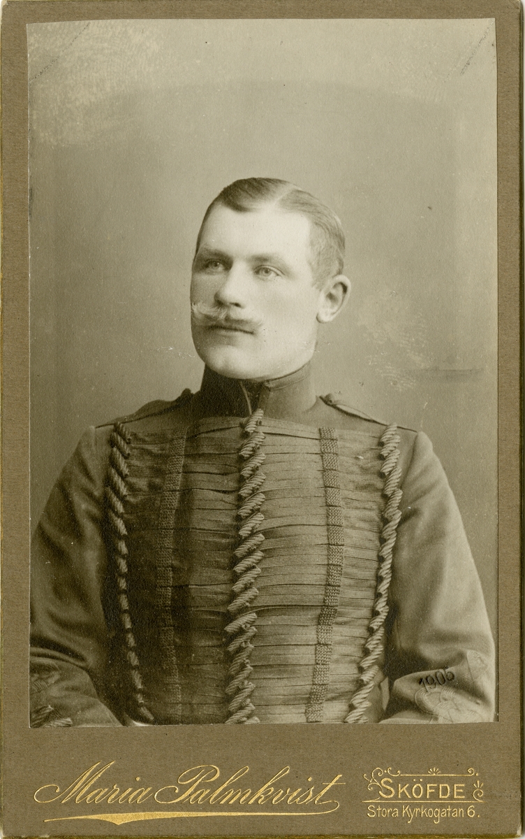 Porträtt av Frans Oskar Hallenberg, underofficer.
