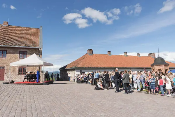 Dronning Sonja holder tale på Kongsvinger festning. (Foto/Photo)