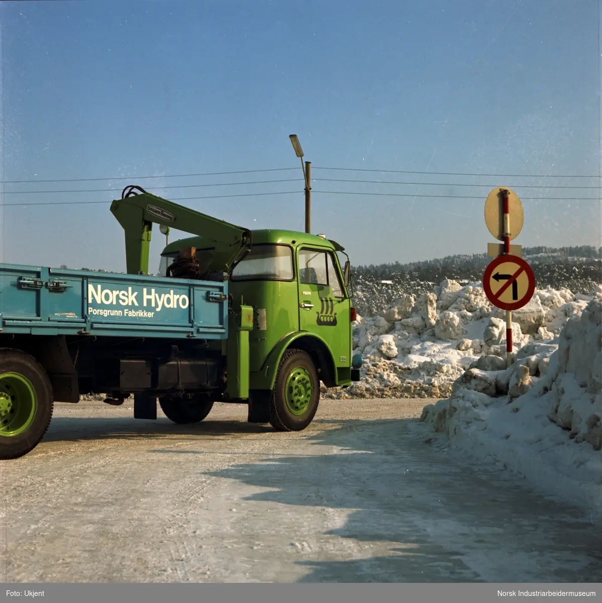 Hydro-lastebil på vinterføre.
