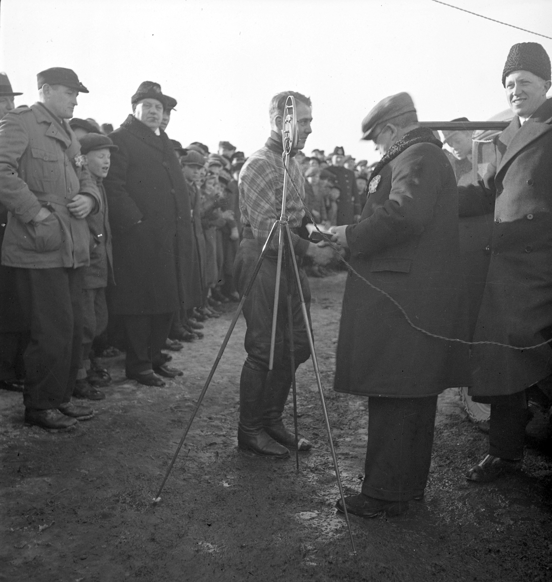 Reportage för Gefle Dagblad. Motortävling på Näringen. 1936

