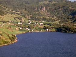 Flyfoto av Vik og Voktor i Kvæfjord.
