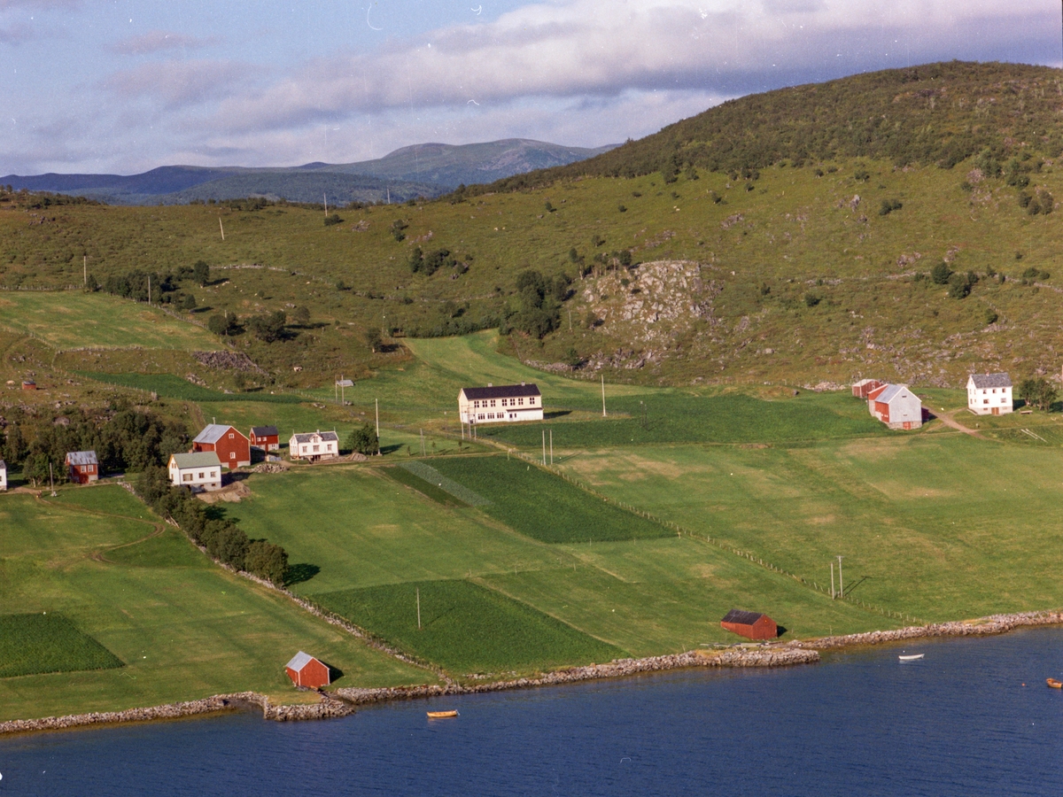 Flyfoto fra Vebostad på Kveøya.