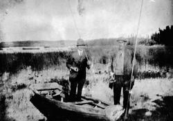 Fisketur på Kallaksjøen i Trøgstad, 1920. Fra v.: Einar Jens
