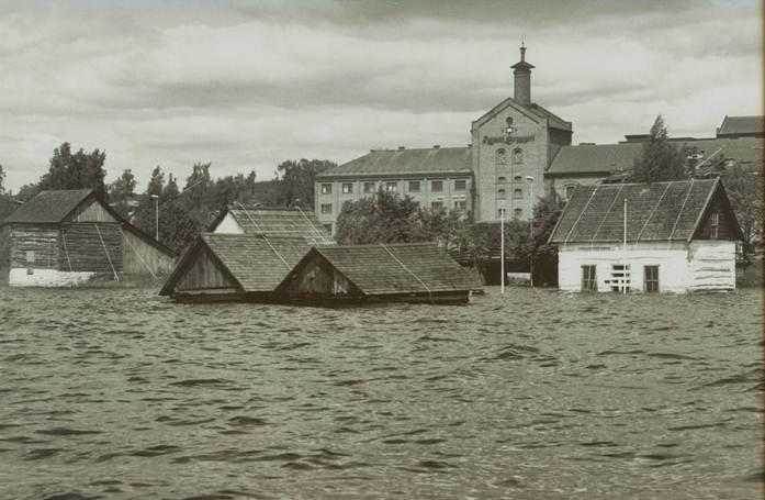Friluftsmuseet under flommen i Hamar 1995.