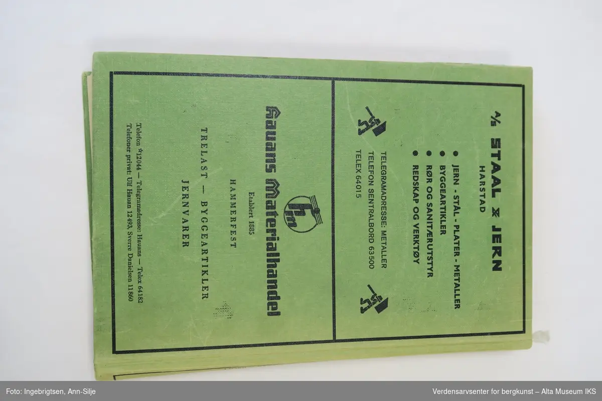 Innbundet bok som inneholder adresser og skatteligninger fra innbyggerne i Finnmark i 1970. Permen og på ulike sider i boka er det reklame for ulike bedrifter i Finnmark.