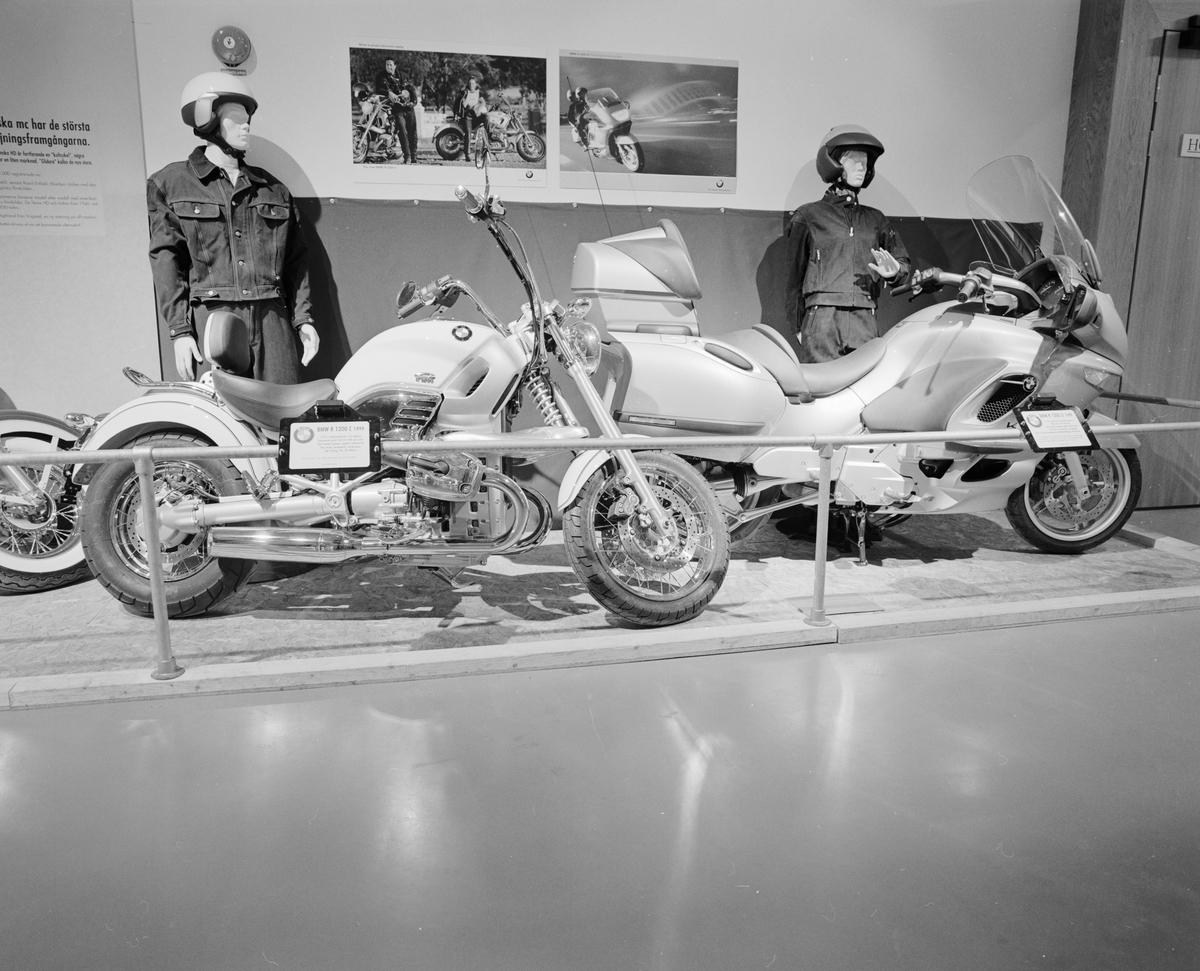 Dokumentation av "Motorcykeln 100 år" i Wallenberghallen. BMW årsmodell 1999.