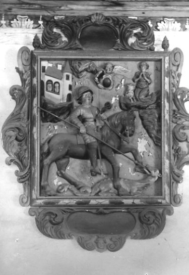 Hovby socken. 
Sankt Göran och Draken, träskulptur från 1600-talets slut i kyrkan.