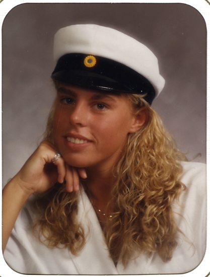 Heljesgården, Bolum.
Studentexamen, Maria.
År 1990.