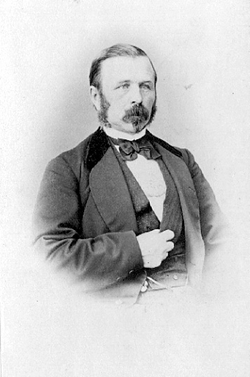 Karl Leonard Gyllenhaal.
Född 1824 i Synnerby, död i Skövde 1912.
Bodde 1890 o 1900 i Skövde.