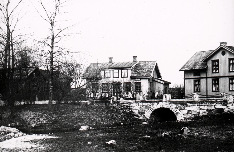 Stenbro vid Skara källa.