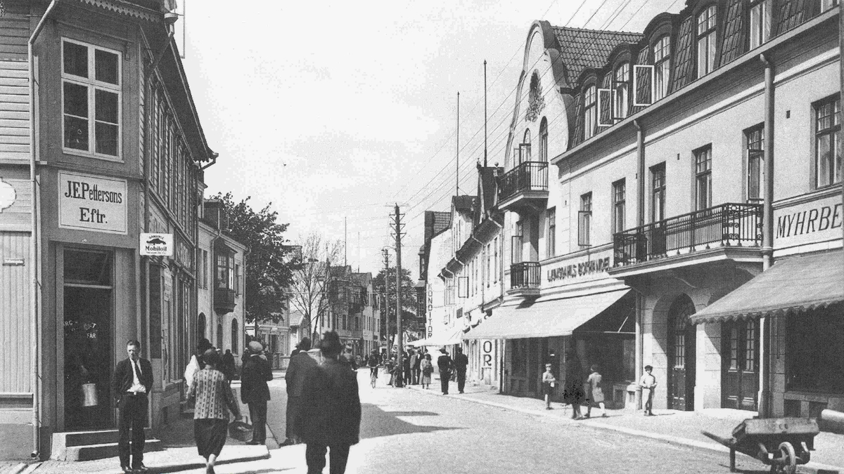 Storgatan i Nybro kring år 1930.