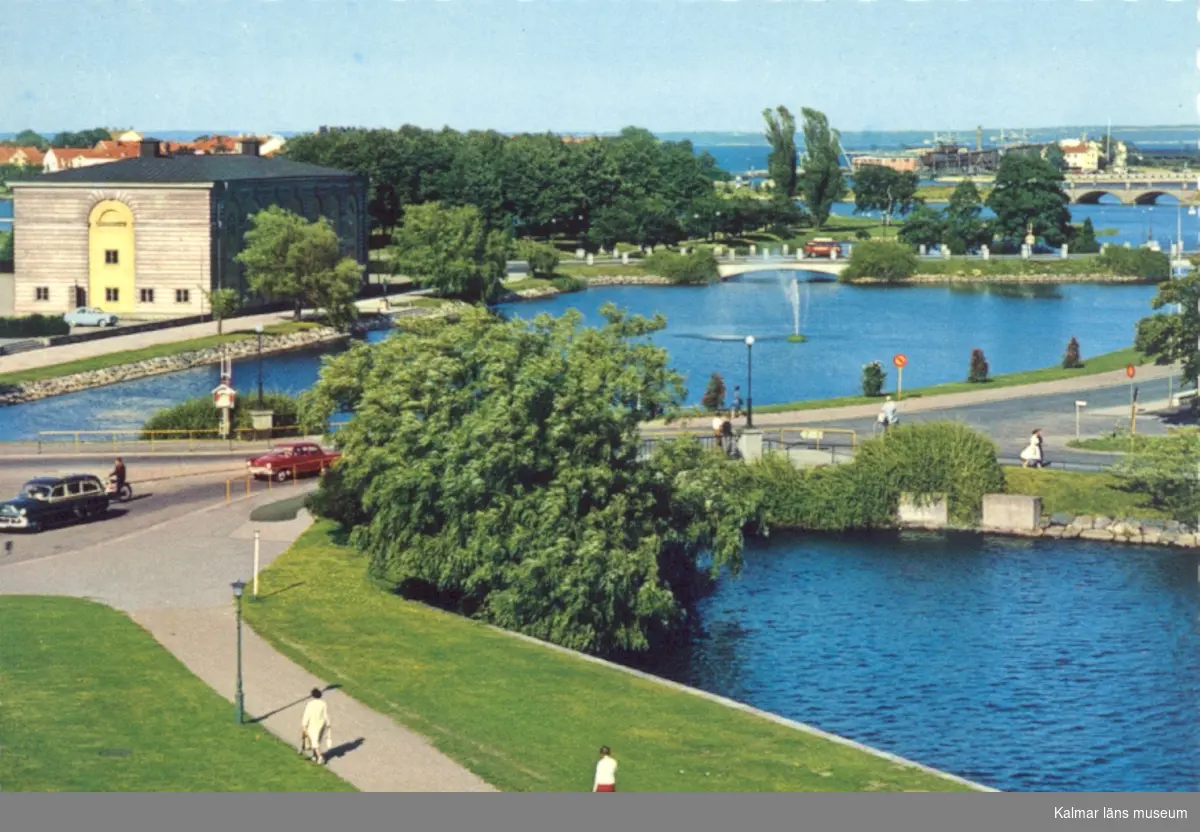 Utsikt från Posthuset. Längst bort till höger i bild ligger Varvsholmen.