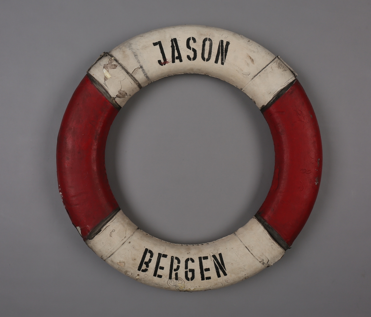 Rund livbøye merket JASON Bergen