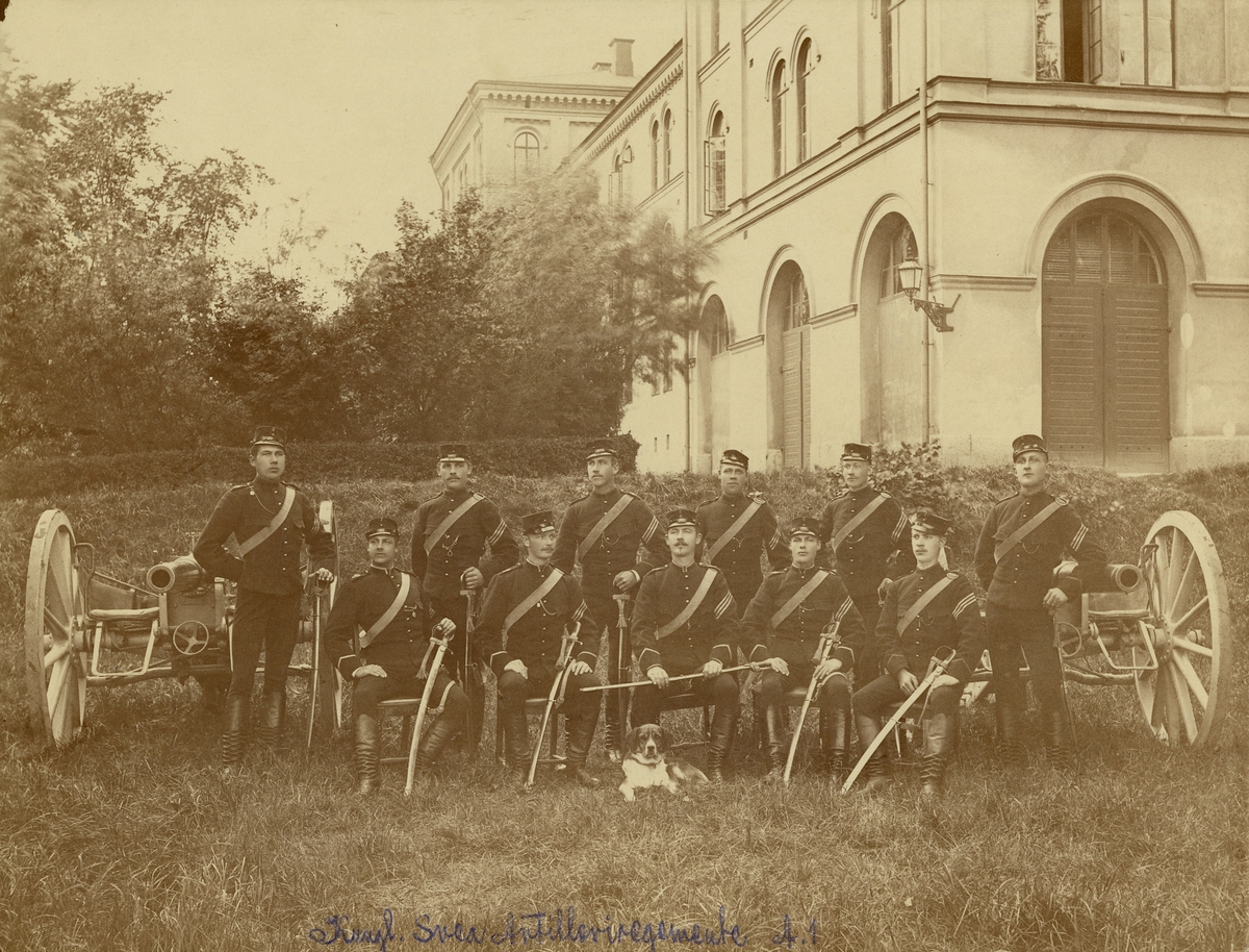 Grupporträtt av soldater vid Svea artilleriregemente A 1, omkring 1905.