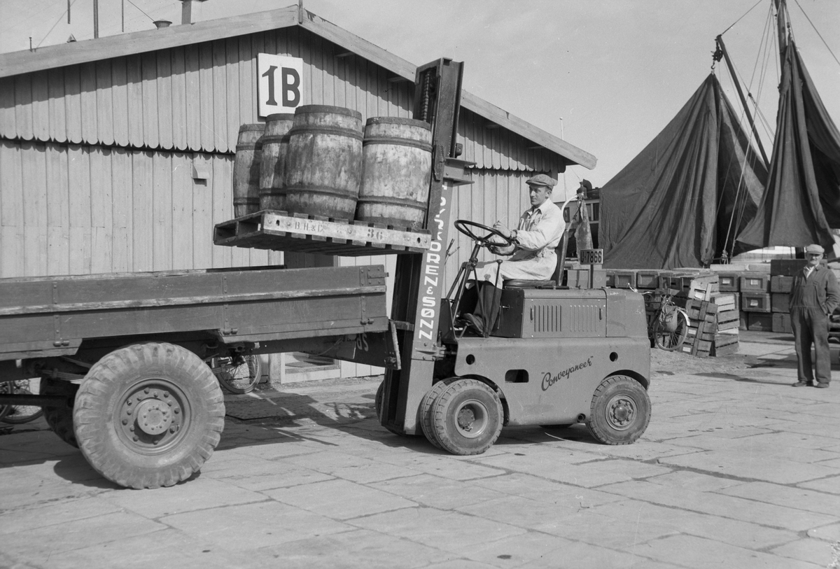 Firma H. Dyrkoren & Sønn, bruk av gaffeltruck