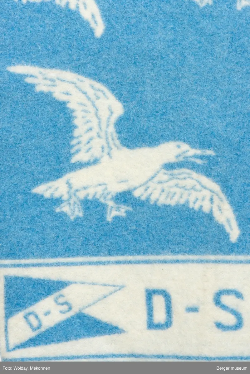 Pledd med måkemotiv