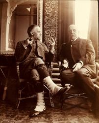 både gamasjemannen og den gamle, sammen! på et hotell?
 Bild