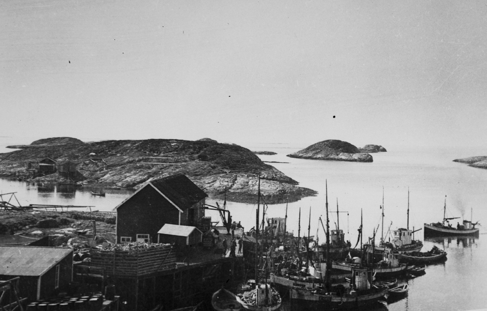 Åsvær, vårfiske april/mai 1930. Mange båter ved kai.