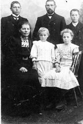 Familien til Ellen og Petter Torgersen, Forså, Dyrøy