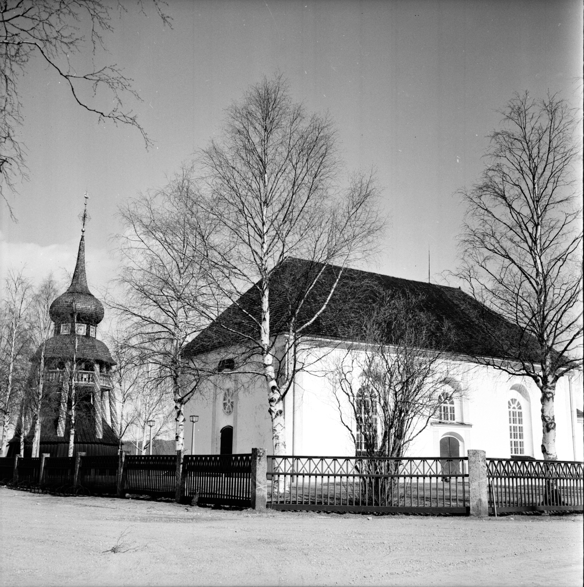 Undersvik,
Kyrkan och kantor Edllund,
Juli 1971
