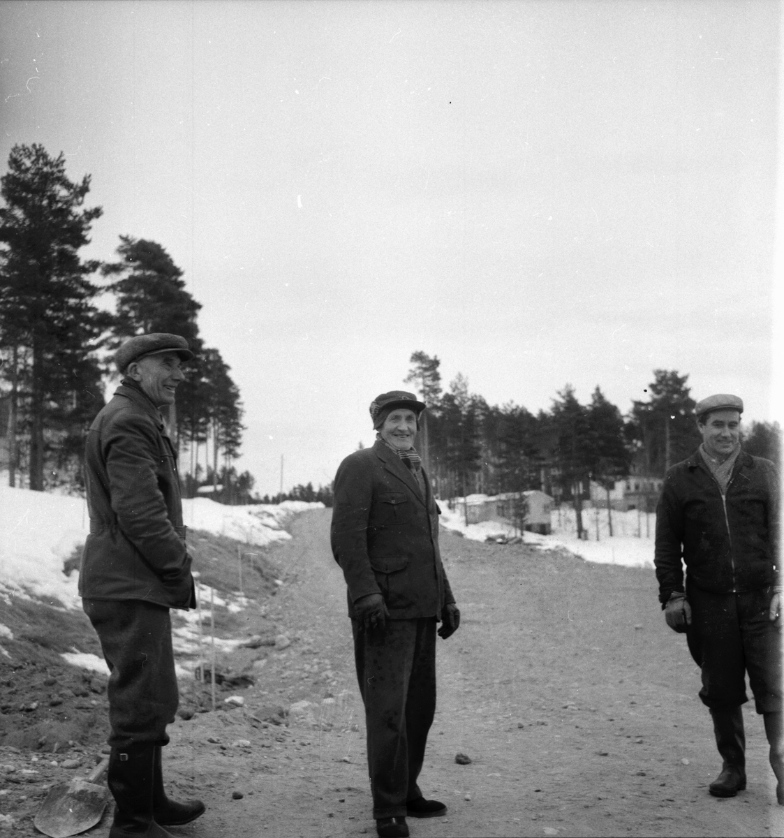 Tre män i Furudal.
Oronappet gör upp,
22 Febr 1959