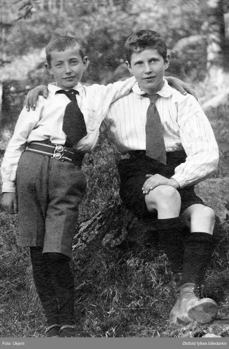 Portrett av to ukjente gutter, ca. 1910- 1915.