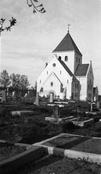 Ås kirke i Vestre Toten mai 1925. Fem bilder hvorav ett er i
