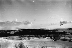 Et fly over Kraby, fotografert fra fotografens eiendom i ret